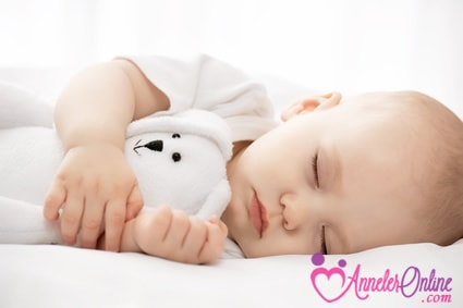 Bebekler Uyurken Nasıl Yatırılmalı?